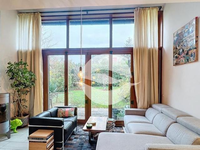 Charmante villa mitoyenne de 4.5 pièces, avec jardin arboré !