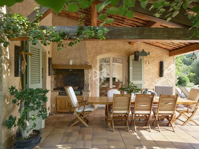 Charmante villa provençale dans un cadre verdoyant 194m² Grasse