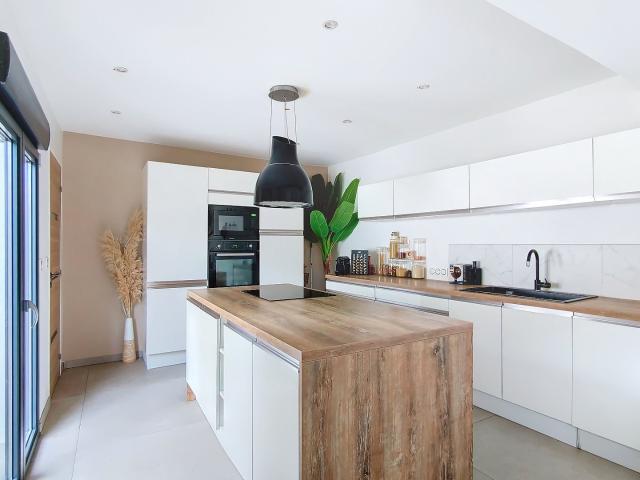 Charmante Villa T4 avec studio indépendant 136,98 m² sur 409. 136m² Sète