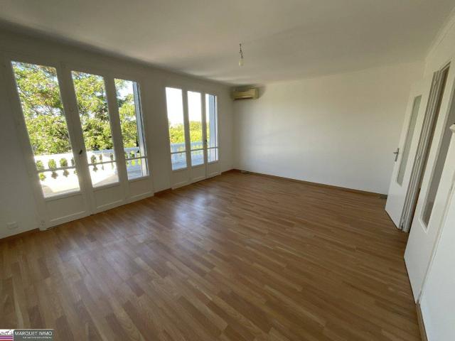 Charmante villa T5 offrant 137 m² en 3 faces sur 525 m² de terra