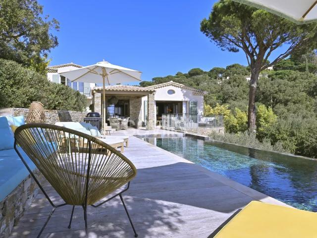Charmante villa vue mer à proximité de la plage de Gigaro