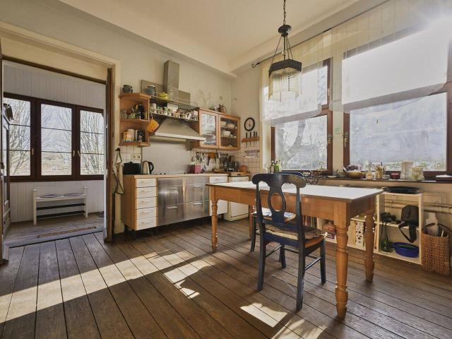 Charmante Zwei Zimmer Gartenwohnung im Zweifamilienhaus aus der Gründerzeit