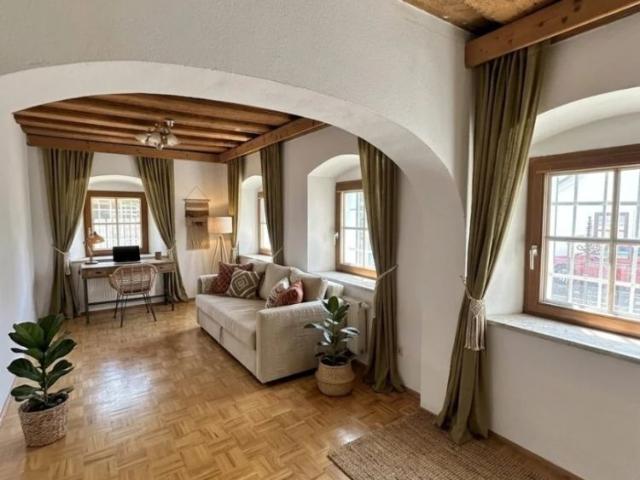 Charmante Zweizimmer Altbauwohnung mit historischem Flair und modernem Komfort im Herzen von St. Peter mit Parkplatz, zu vermieten!