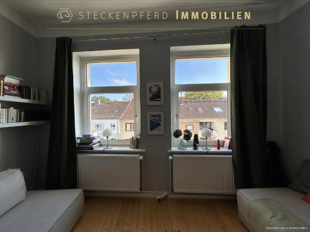 Charmanter Altbau –2 Zimmer Wohnung mit Sonnenbalkon und edlem Dielenboden!