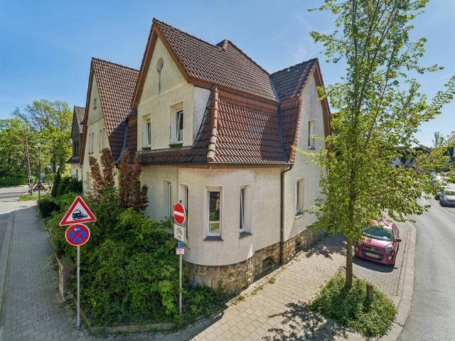 Charmanter Altbau in attraktiver Wohnlage – Sanierungsbedürftiges Reihenendhaus mit 2 Wohneinheiten