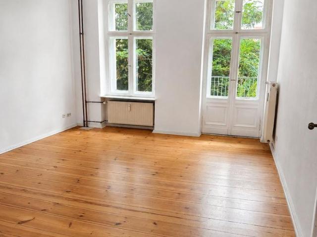 Charmanter Altbau mit Balkon – 2 Zimmer Wohnung in Neukölln