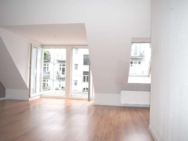 Charmanter Altbau mit Loftcharakter, 3. OG. Südlage mit großem Außenbereich
