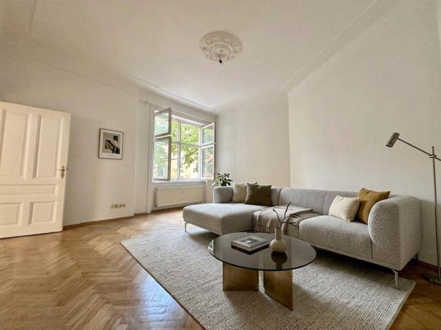 CHARMANTER ALTBAU mit Lift in Hofruhelage mit Top Anbindung