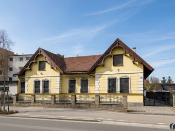 Charmanter Altbau mit großem Garten
