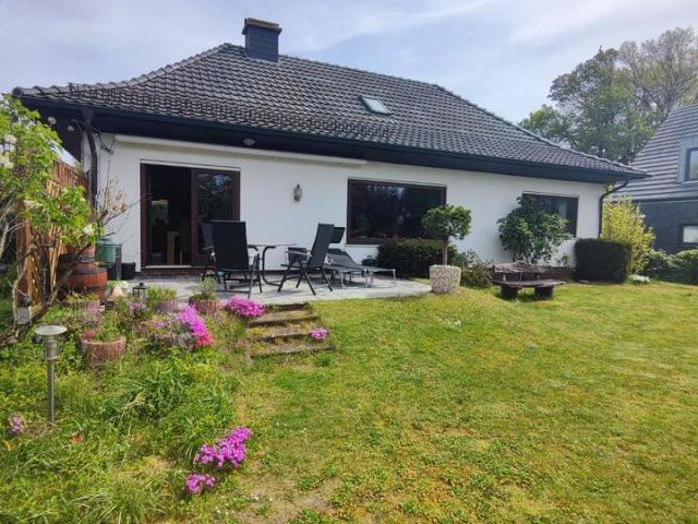 charmanter Bungalow mit großem Grundstück