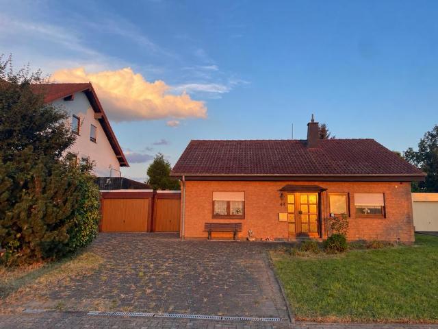 Charmanter Bungalow mit großzügigem Garten und viel Potential