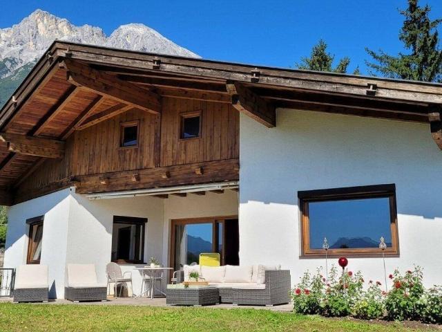 Charmanter Bungalow mit sonnigem Garten und Fernblick in begehrter Lage in Telfs