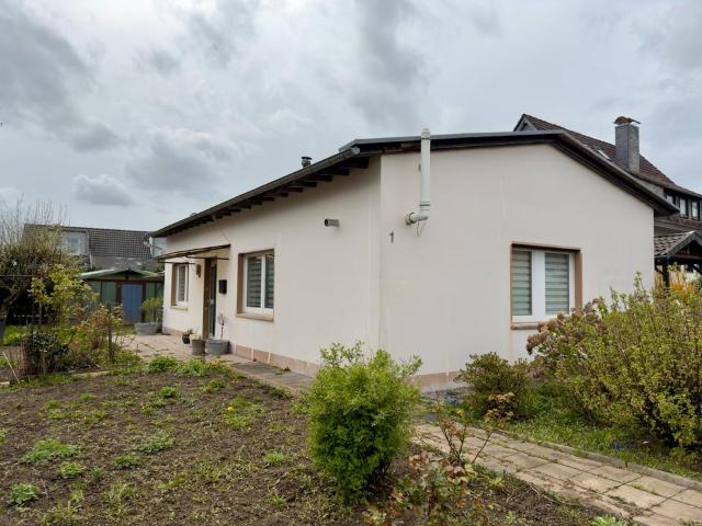 Charmanter Bungalow auf großzügigem Grundstück