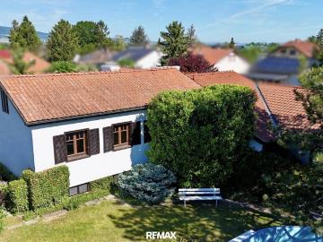 Charmanter Bungalow auf sonnigem Eckgrundstück