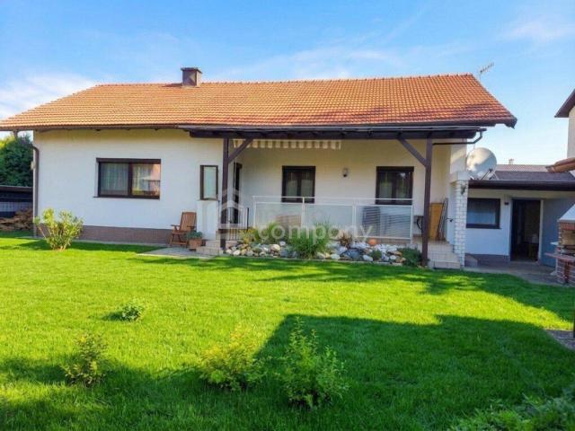 Charmanter Bungalow in Theresienfeld, 4 Zimmer, Garten, Terrasse, Garage