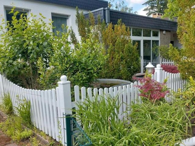 Charmanter Split Level Bungalow mit viel Privatsphäre