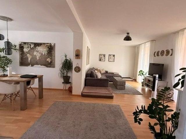 Charmanter Wohntraum mit Gartensitzplatz. Wohnen wie im Einfamilienhaus
