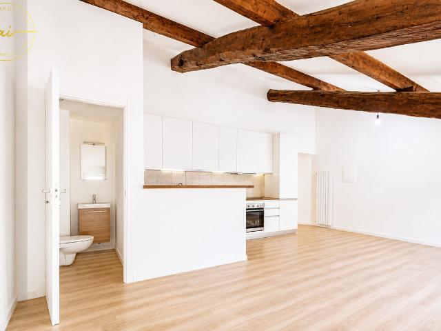 CHARMANTER 2,5 ZIMMER DACHBODEN MIT SEEBLICK IN CAPOLAGO