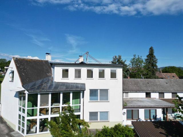 Charmantes Mehrfamilienhaus mit weitläufigem Naturgarten und vielseitigen Nutzungsmöglichkeiten!