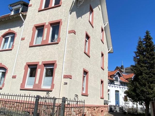 Charmantes Mehrfamilienhaus & schönen Anwesen in Frankfurt Bergen
