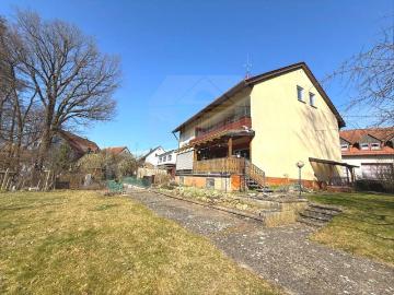 Charmantes Mehrgenerationenhaus mit großem Grundstück und idyllischem Bachlauf