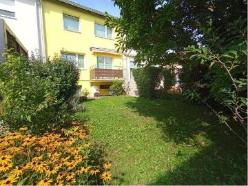 CHARMANTES, MÖBLIERTES HAUS MIT GARTEN IN DER NÄHE VON WEINBERGEN