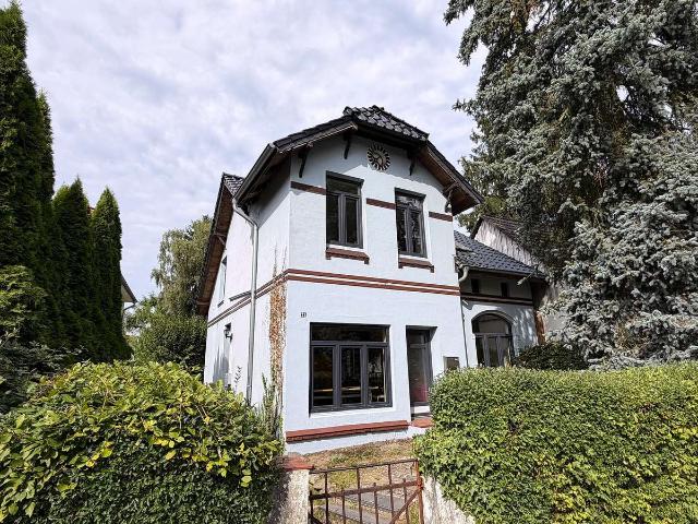 Charmantes Altbau Juwel mit Anbau auf sonnigem Grundstück