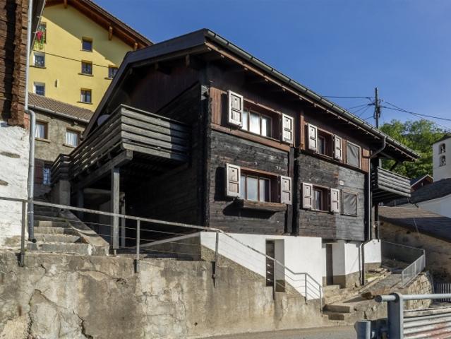 Charmantes angrenzendes Haus mit atemberaubender Aussicht