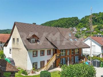 Liebhaberobjekt mit Scheune, Nebenräumen und vielseitigem Potenzial in Hellikon zu verkaufen