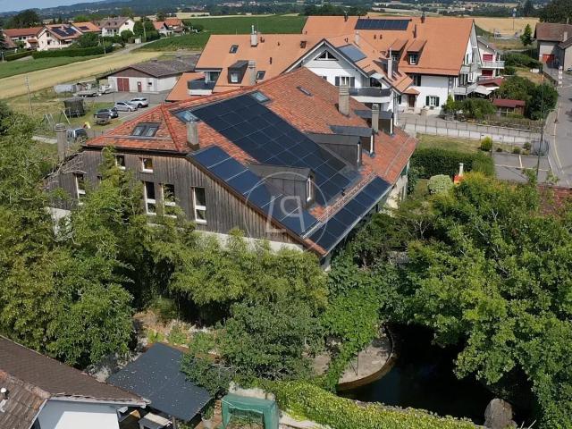Charmantes Anwesen mit natürlichem Schwimmbad in der Nähe von Lausanne