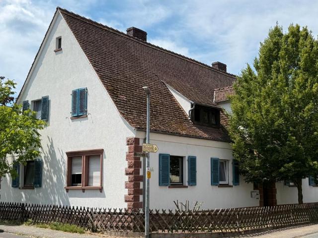 Charmantes Anwesen mit vier Wohneinheiten und vielseitigem Entwic