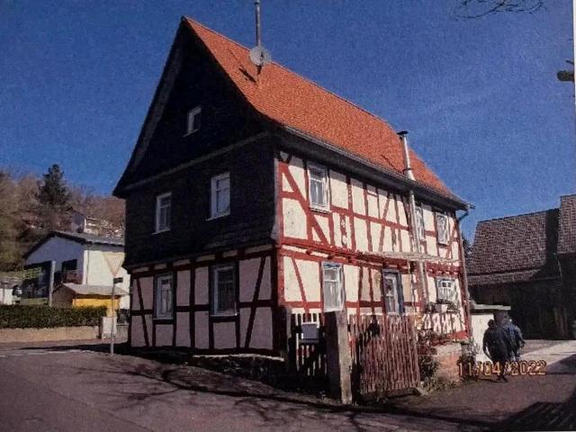Charmantes Anwesen mit zwei Häusern und großer Nutzfläche