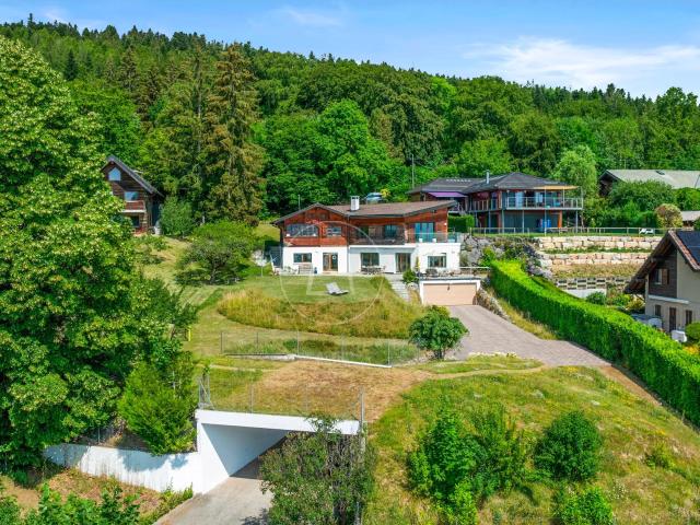 Charmantes Anwesen mit 180° Ansicht in Arzier Le Muids