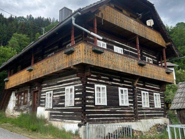 Charmantes Bauernhaus in Himmelberg WFL 100m², Baugrund 563 m² renovierungsbedürftig, € 129.000
