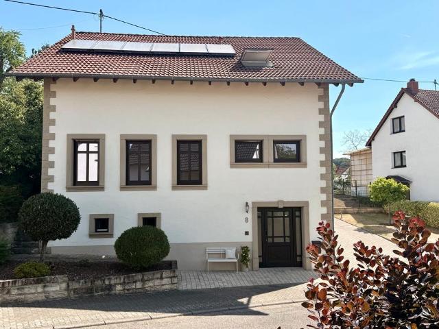Charmantes Bauernhaus mit Gewerbehalle