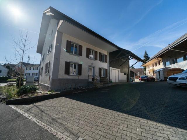 Charmantes Bauernhaus mit Scheune, Garage und Gewölbekeller