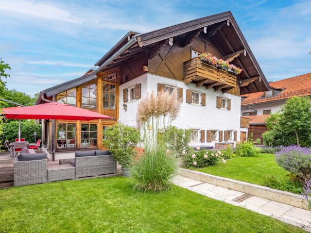 Charmantes Bauernhaus mit separatem Praxisbereich und Option zur Gestaltung als großzügiges Zuhause