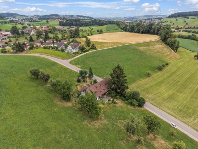 Charmantes Bauernhaus mit zwei Wohneinheiten an idyllischer Alleinlage in Oberwangen Dussnang