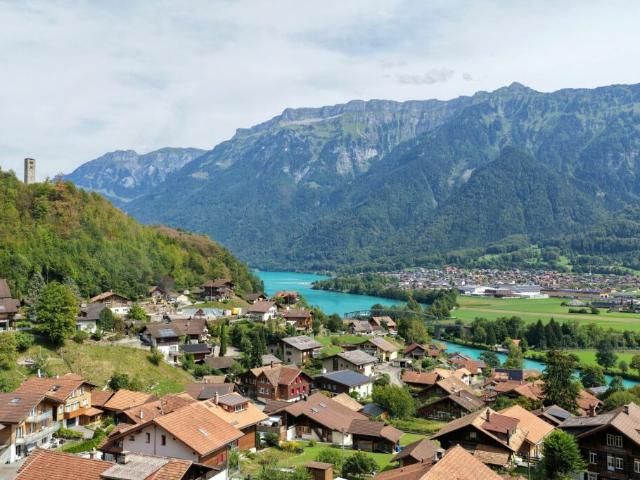 Charmantes Bijou mit herrlichem Bergpanorama auf grosszügigem Grundstück