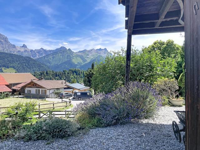 Charmantes Chalet in Arveyes – Seltenes Objekt mit Potenzial