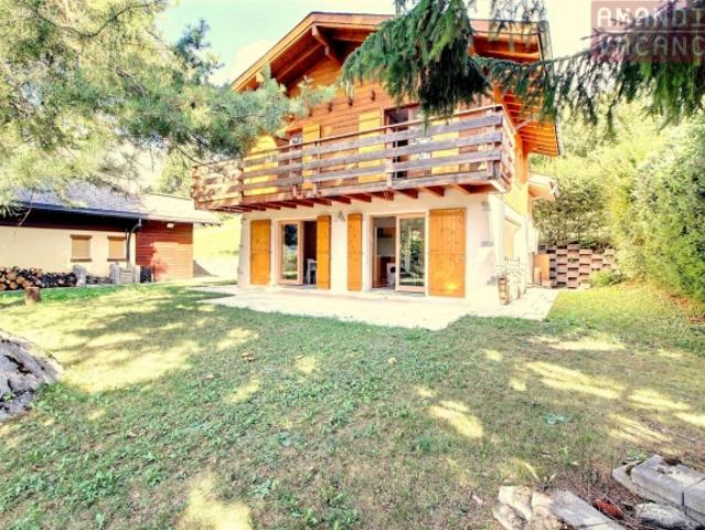 Charmantes Chalet mit drei Schlafzimmern im Zentrum des Resorts