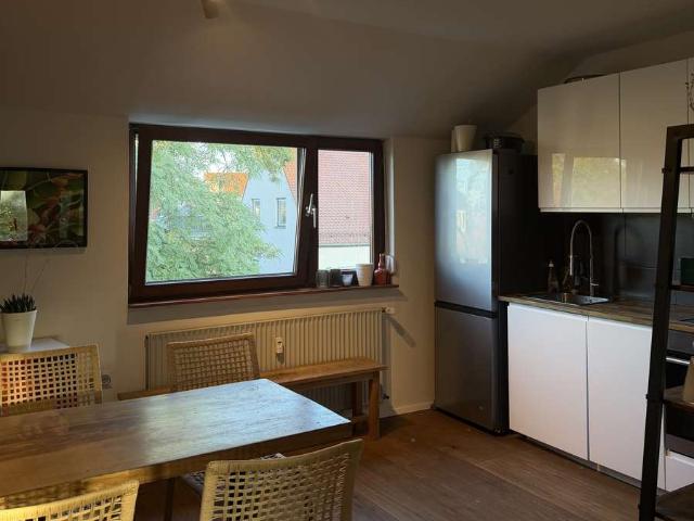 Charmantes Dachgeschoss Apartment in Dachau – möbliert, ab sofort bezugsfrei