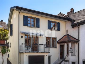 Charmantes Dorfhaus mit 3,5 Zimmer Wohnung und Parkplatz zum Verkauf in Rivaz
