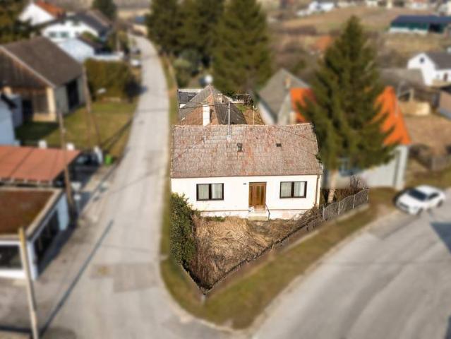 Charmantes Eckgrundstück mit Bestandsobjekt – Ideal zur Kernsanierung!