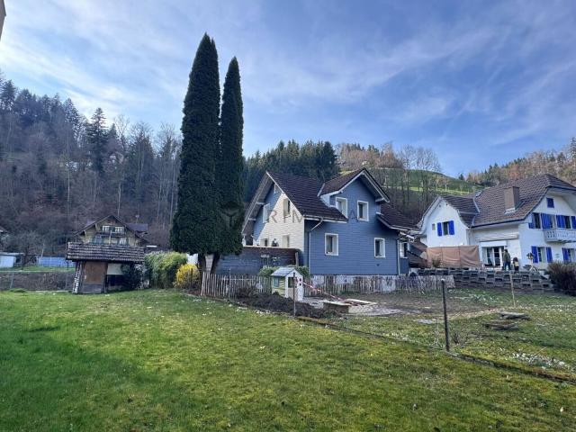 Charmantes Eigenheim zum vernünftigen Preis mit grosser Terrasse direkt am Fluss und doch sehr zentral!