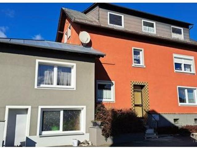 Charmantes Ein Zweifamilienhaus mit Vermietungspotenzial, Kapitalanlage mit Perspektive