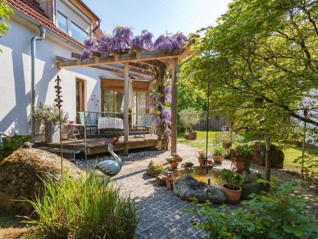 Charmantes Ein /Zweifamilienhaus mit Gartenoase