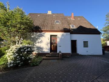 Charmantes Ein /Zweifamilienhaus mit großem Garten in Bremen Schönebeck – viel Potenzial!
