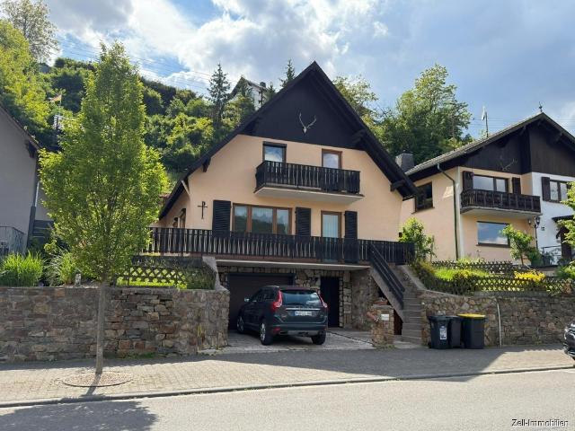 Charmantes Ein bis Zweifamilienhaus mit Rheinblick und Garage in Niederheimbach