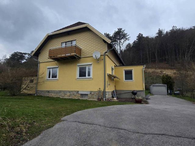 Charmantes Einfamilienhaus in Thenneberg mit Garten, Balkon und viel Potenzial!